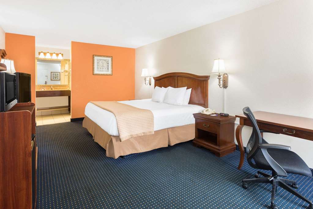 Baymont by Wyndham Rocky Mount I 95 - photo 6
