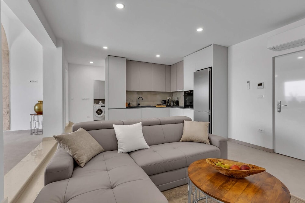 Prgo With View and Parking A3 in Makarska, Croatia