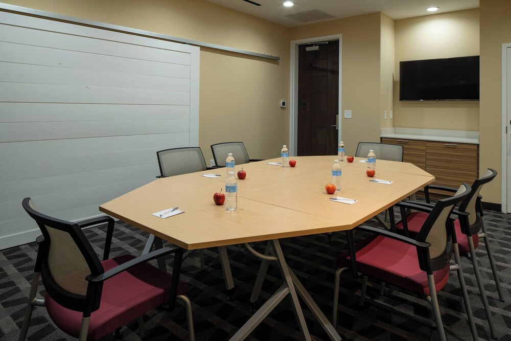 TownePlace Suites by Marriott Clarksville - photo 36