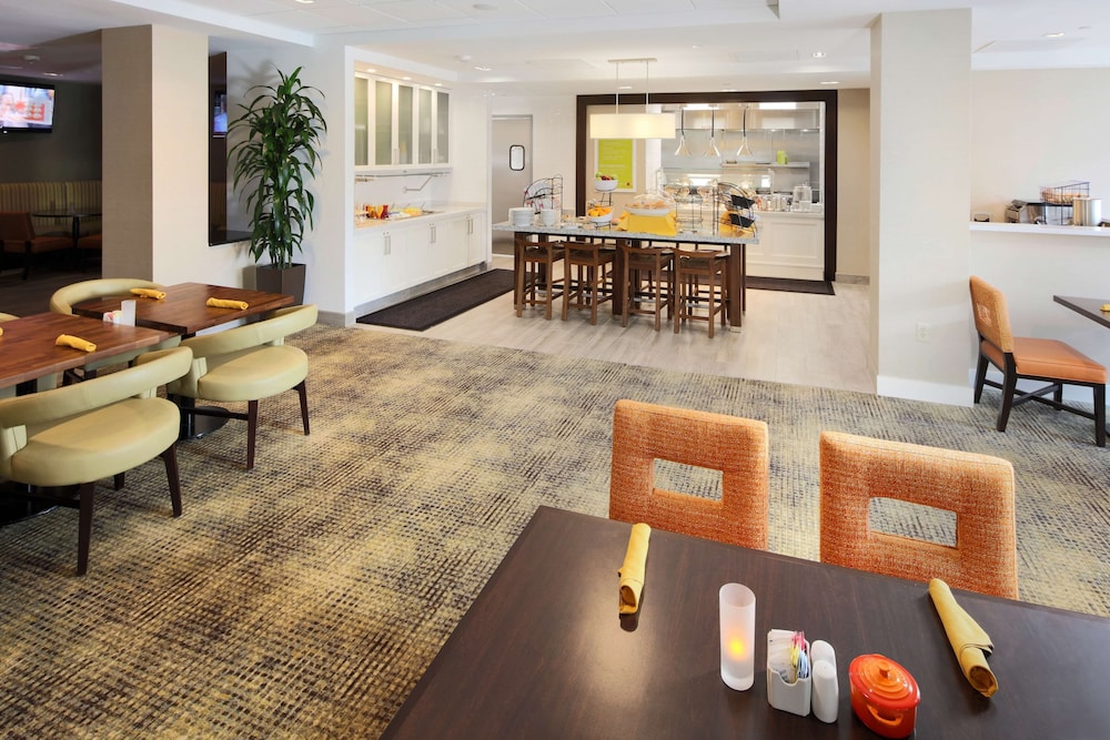 Hilton Garden Inn Reagan National Airport - photo 40