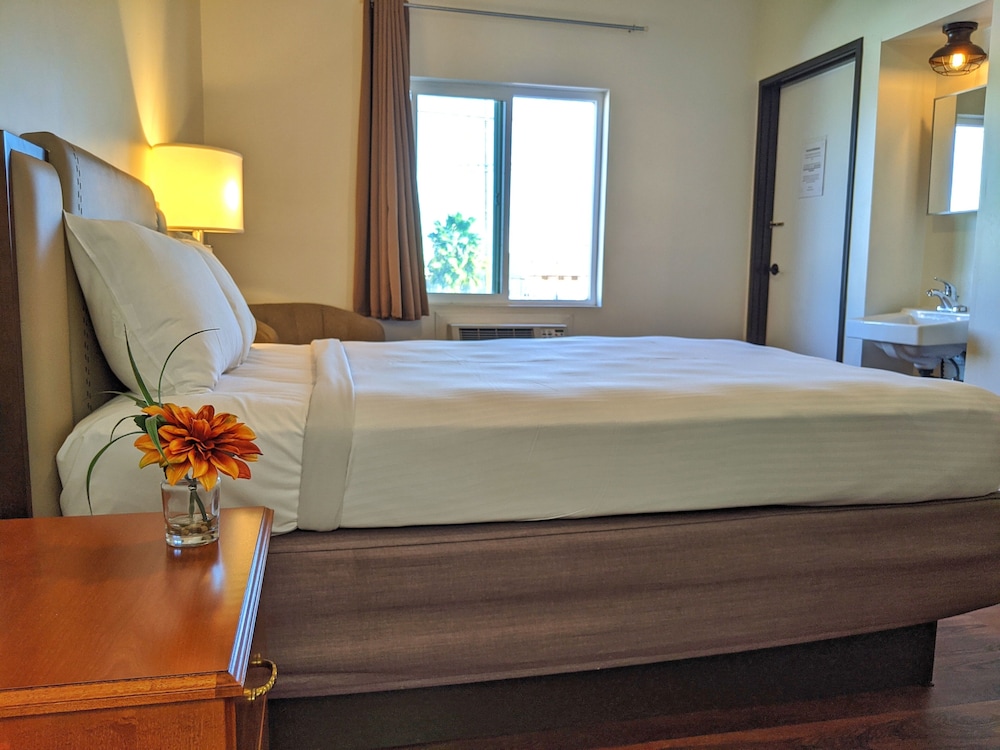Anchor Pointe Inn - photo 33