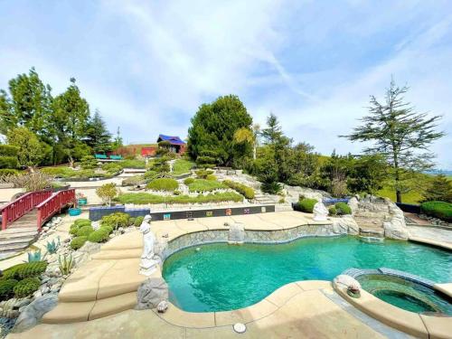 Japanese Garden Yorba Linda Hills Luxury Home — 4-Star Luxury Hotel in Yorba Linda, United States