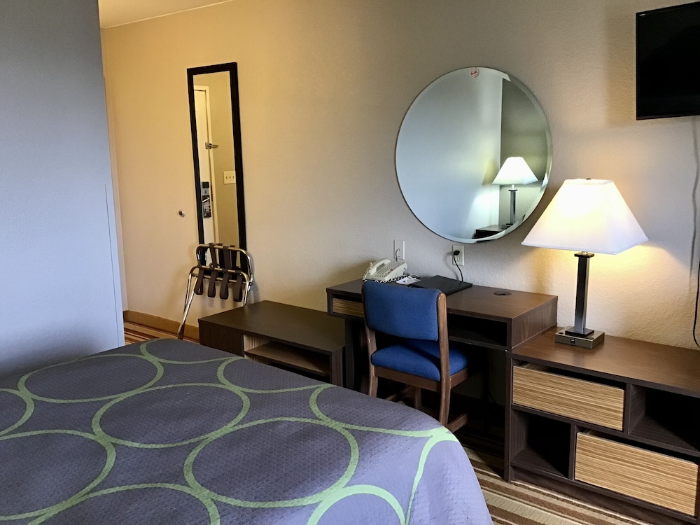 Super 8 by Wyndham Helena - photo 8