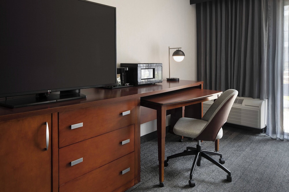 Courtyard by Marriott Fresno - photo 7