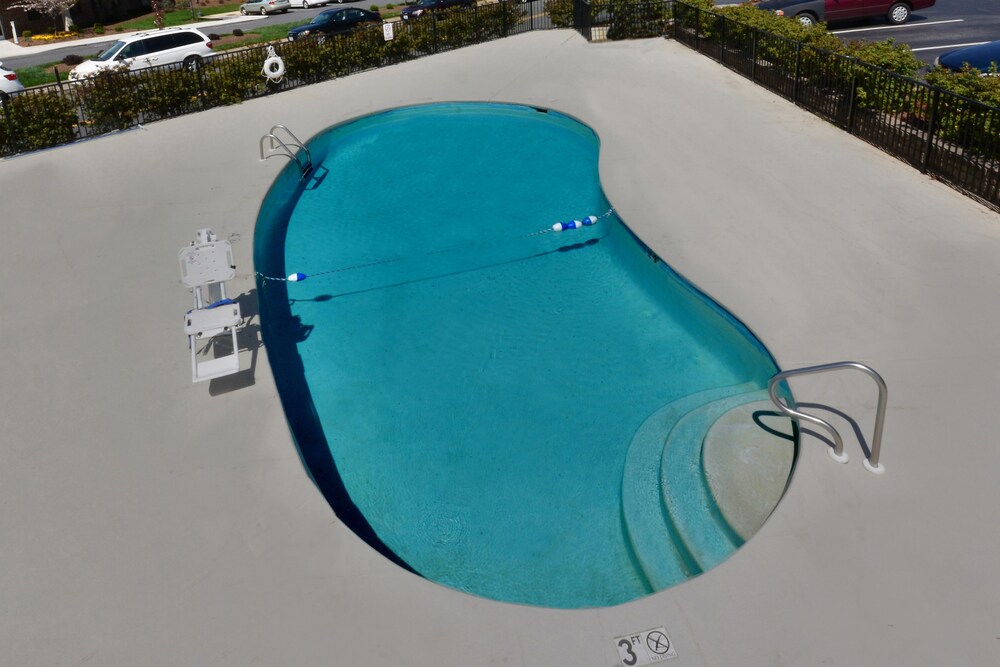 Holiday Inn Express Lynchburg by IHG - carbon neutral hotel in Lynchburg