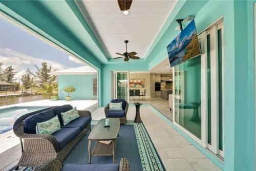 3 Bedroom Home on a Canal with a Heated Pool — 4-Star Luxury Hotel in Port Charlotte, United States