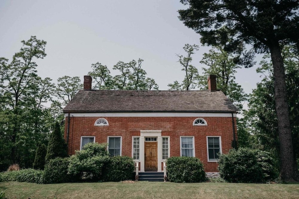 ElmRock Inn Bed and Breakfast — 4-Star Luxury Hotel in Stone Ridge, United States