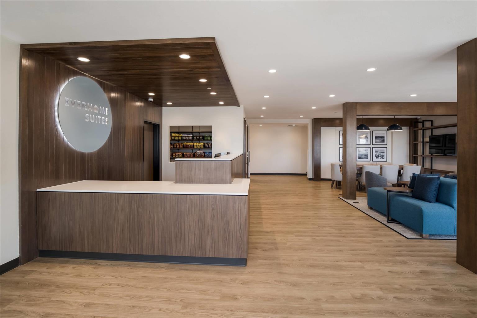 Everhome Suites Corona - photo 6
