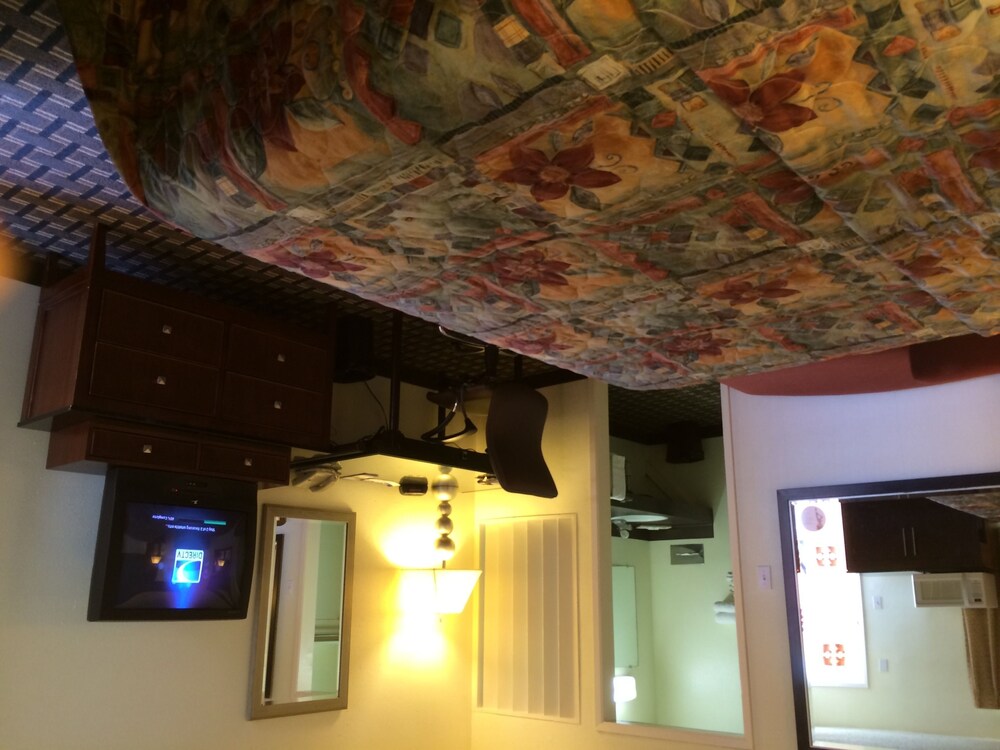The River Inn and Suites - photo 6