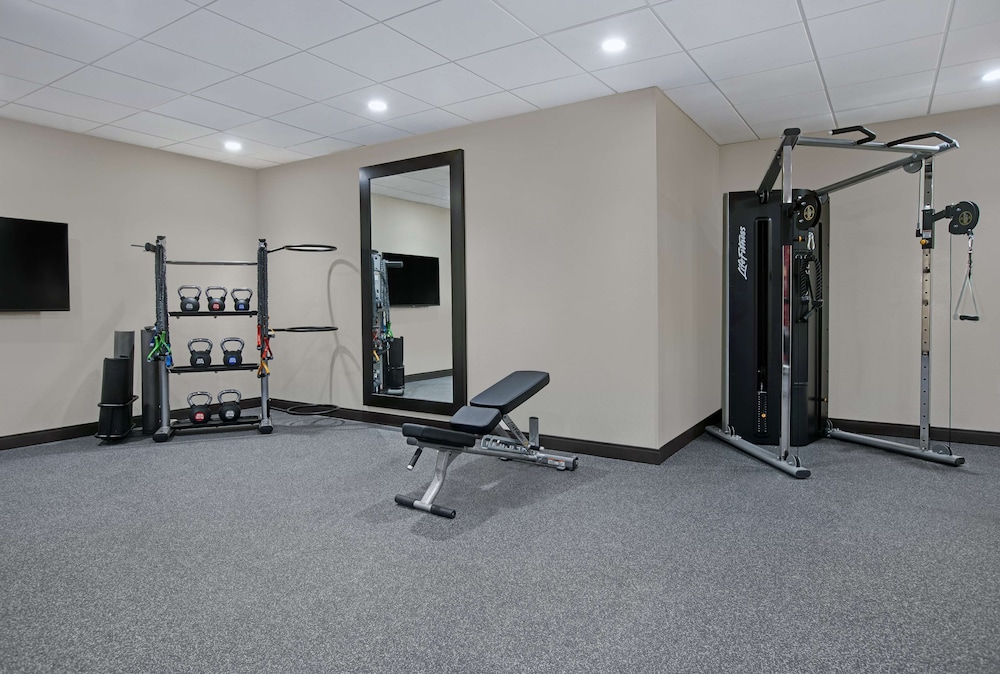 Home2 Suites by Hilton Milwaukee Downtown - photo 33
