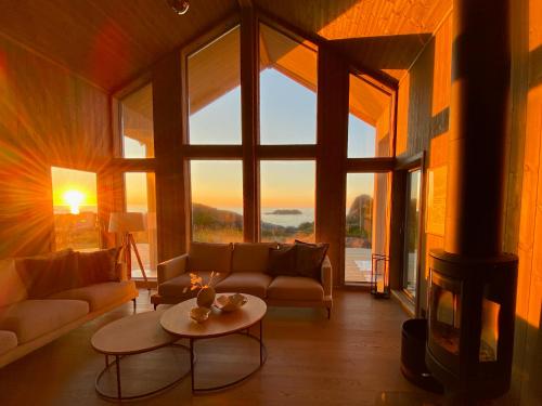 Sunset Panorama Superior Cabin Lofoten — 4-Star Luxury Hotel in Sand, Norway