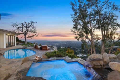 Serene by Stay Awhile Villas — 5-Star Luxury Hotel in Los Angeles, United States