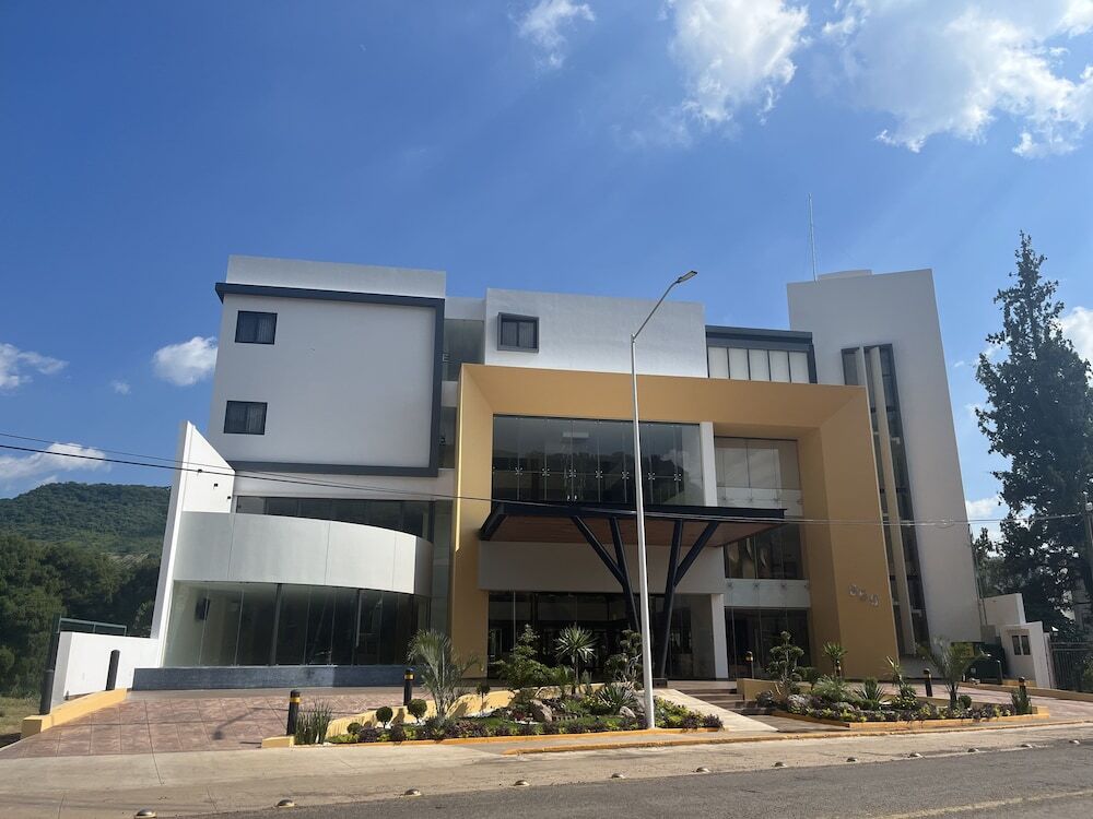 Hotel Cinco Diamantes — hotel in Atotonilco El Alto