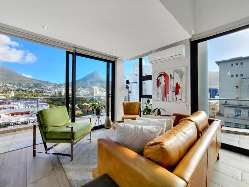 Luxury Penthouse Loft with 300 degrees Cityscape Views