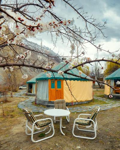 Roomy Yurts Gulmit Hunza - last minute hotel in Gilgit