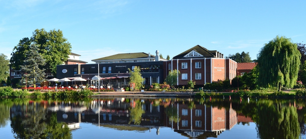 Parkhotel Rosarium — 4-Star Luxury Hotel in Uetersen, Germany