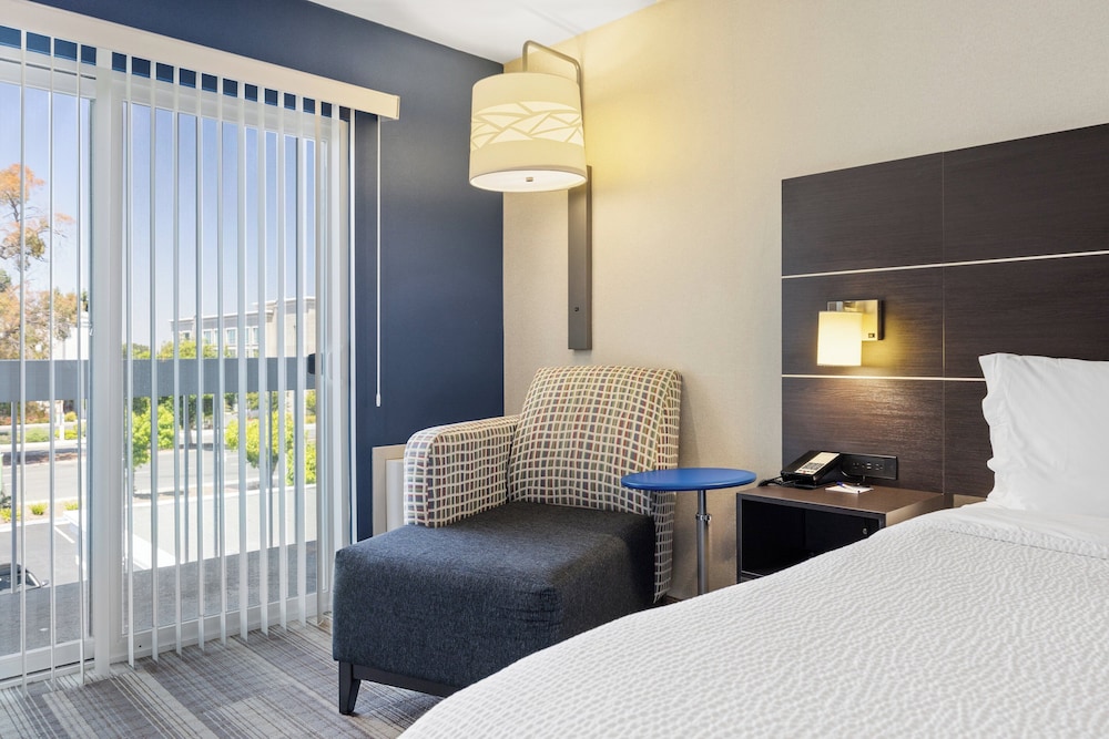 Holiday Inn Express Sunnyvale Silicon Valley by IHG - photo 14
