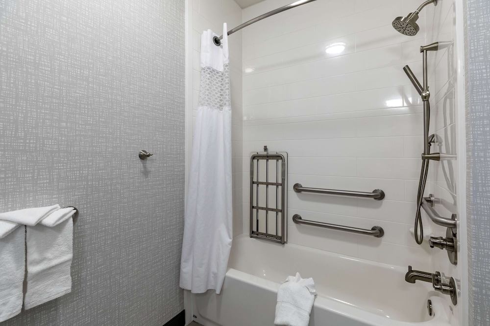 Hampton Inn Ft Collins - photo 31