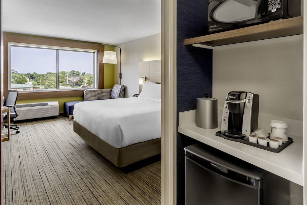 Holiday Inn Express Milwaukee West Allis an IHG Hotel - photo 3