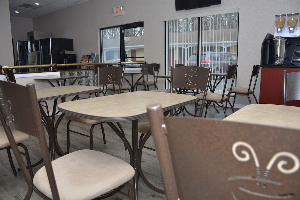 Atlantic Inn & Suites - photo 46