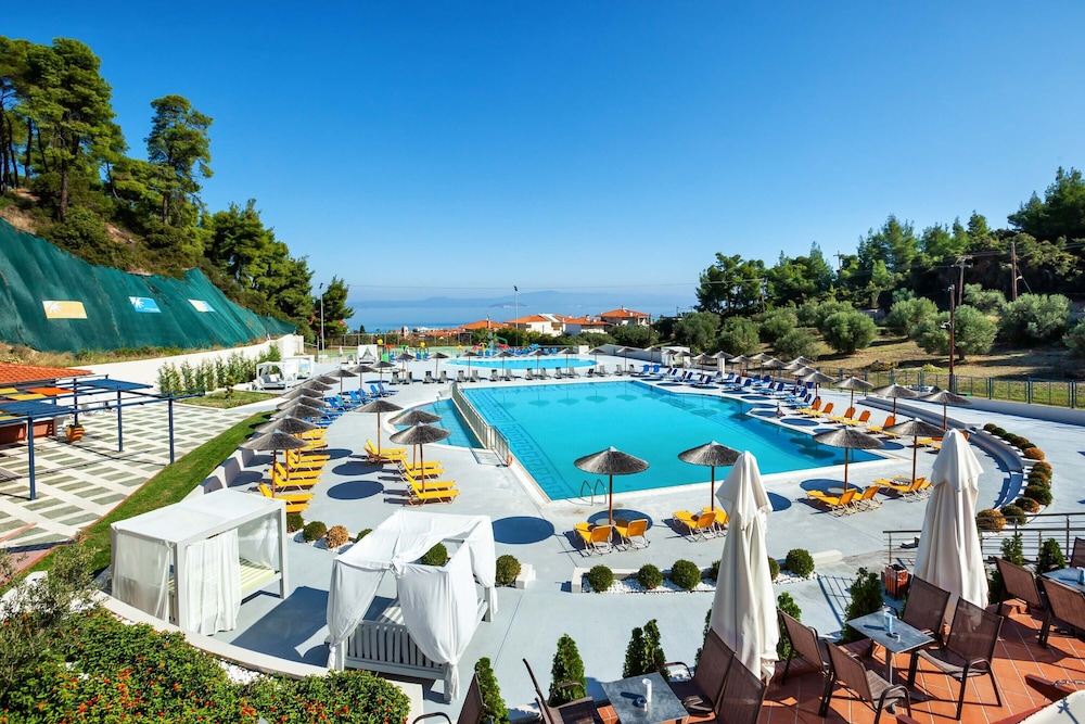Atrium - carbon neutral hotel in Pefkochori
