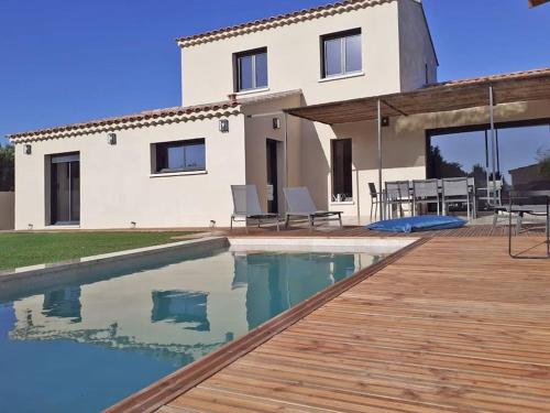 Le Nid D’emilie in Maillane, France