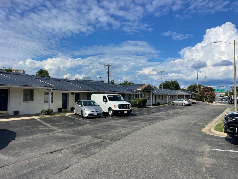 Budget Host Travelers Motel - photo 16