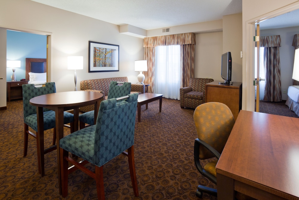 Holiday Inn Express Hotel & Suites St. Cloud by IHG - photo 6