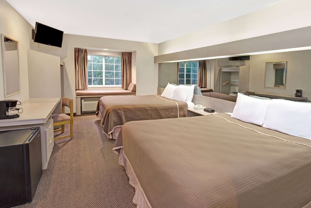 Red Lion Inn & Suites Elk Grove Village - photo 18