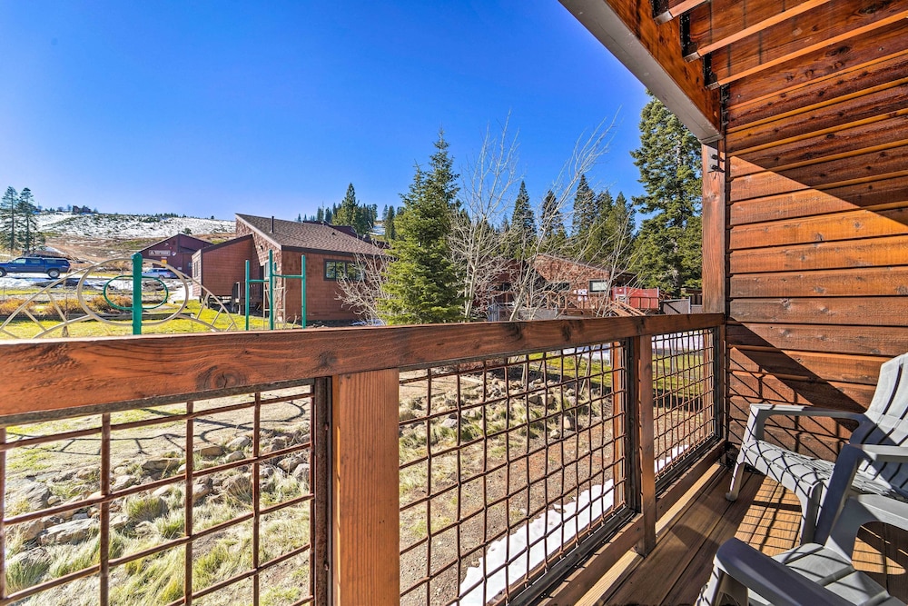 Walk to Ski Resort Tahoe Donner Studio with Balcony - photo 19