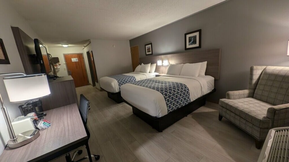 Clarion Inn & Suites and Convention Center - photo 7