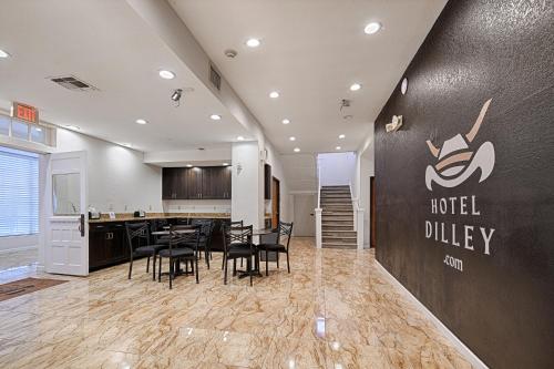 Hotel Dilley Grand - photo 6