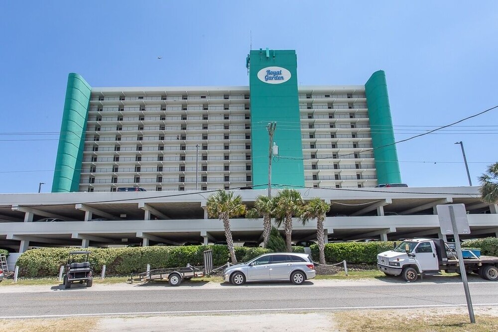 Royal Garden Resort 515 2 Bedroom Condo by RedAwning in Murrells Inlet, United States