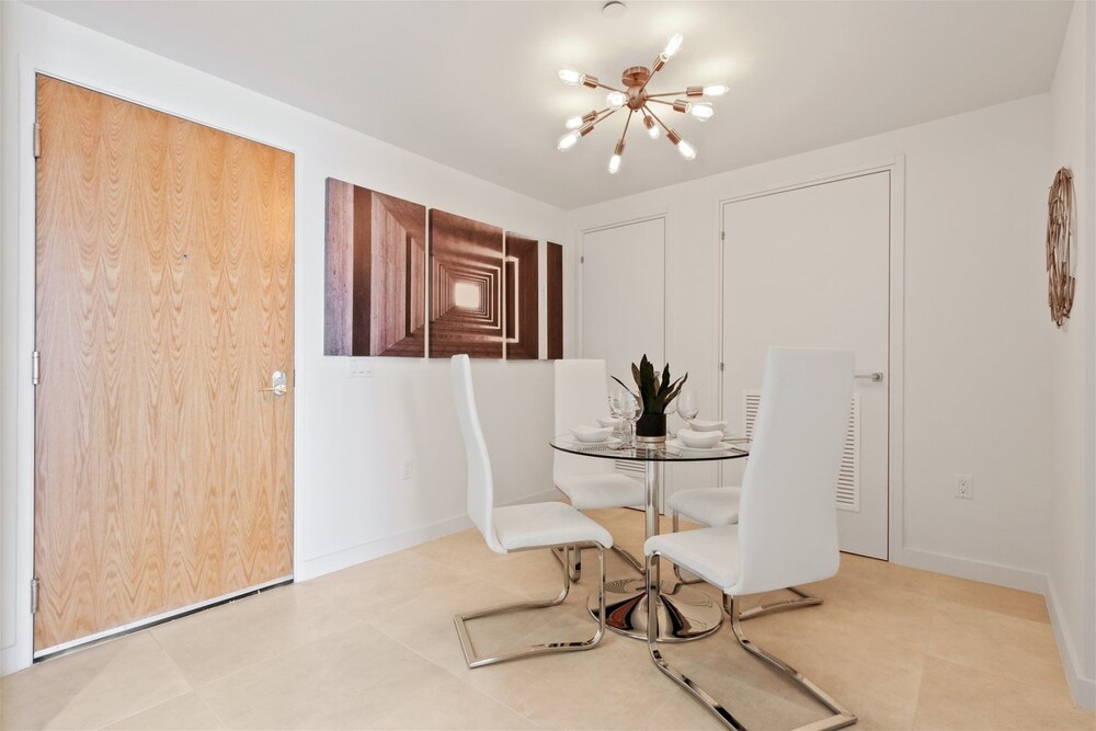 Top Fort Lauderdale Condo 7th Floor Private and Sanitized Hotel Amenities Free Parking for Stays Over 27 Days 400 ft From the Beach. Hosted by Super Host Fort Lauderdale - photo 6