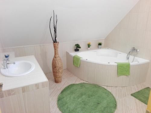 Sunny Garden — 4-Star Luxury Hotel in Zanka, Hungary