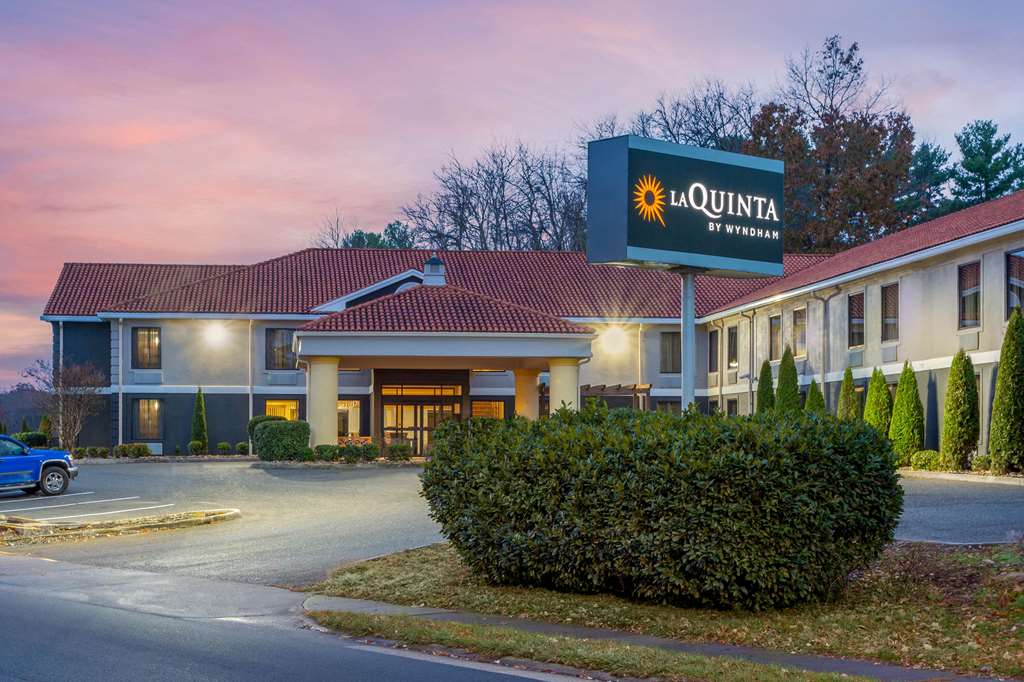 La Quinta Inn by Wyndham Radford - photo 3