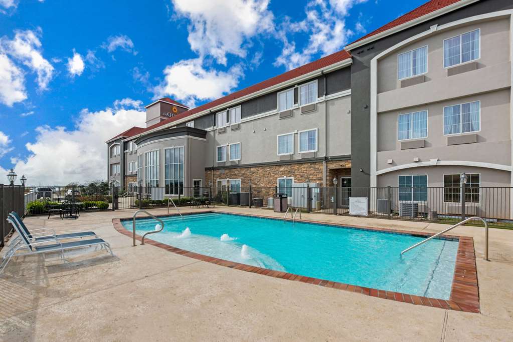 La Quinta Inn & Suites by Wyndham Bridge City - photo 8