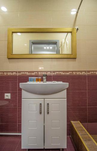 Cozy Studio Apartment In the Center By Wehost