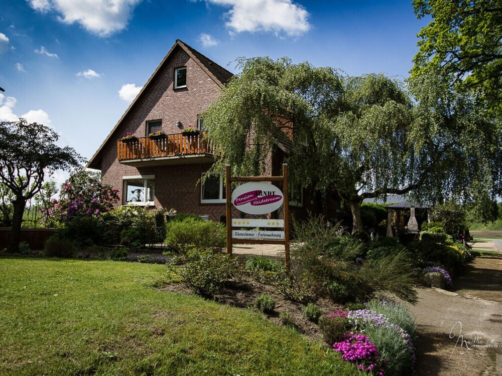Heidetraum Pension & Ferienwohnung Arndt — 4-Star Luxury Hotel in Bispingen, Germany