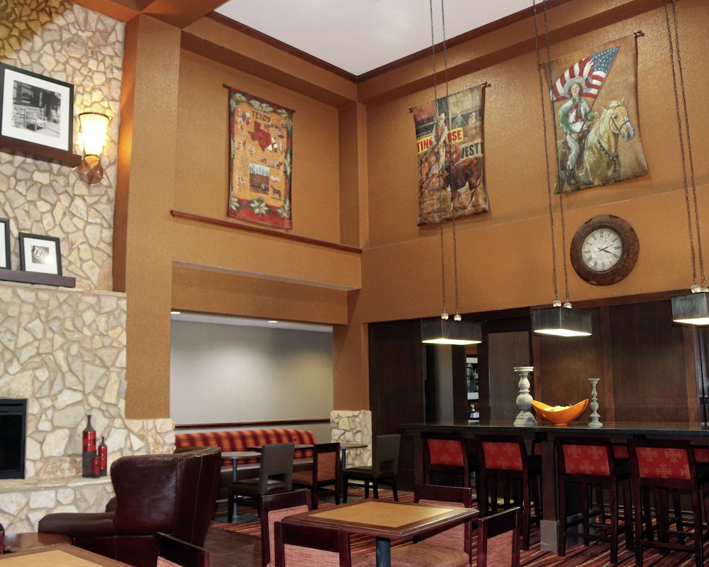 Hampton Inn & Suites Stephenville - photo 3