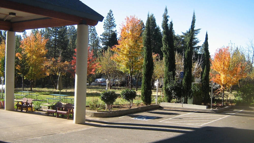Westhaven Inn Pollock Pines - photo 14
