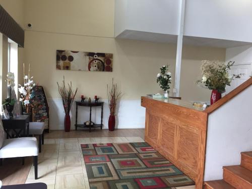 Town House Inn - photo 6