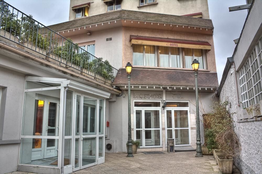 Le Cheval Noir Hôtel Paris Pantin in Pantin, France