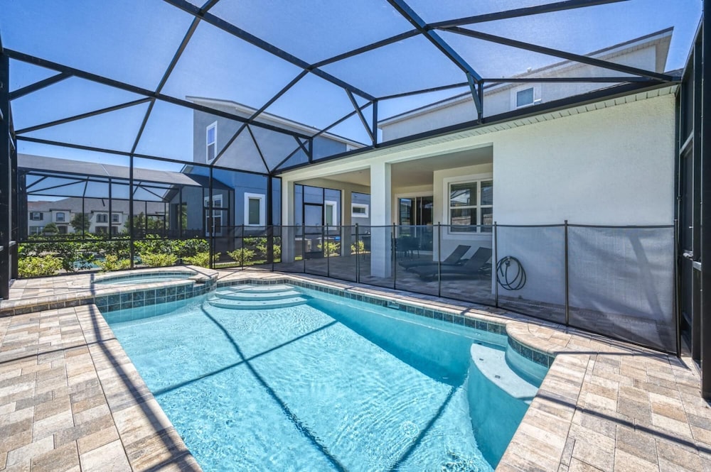 Ultimate Resort Retreat Stunning 6 bedroom Haven - photo 4