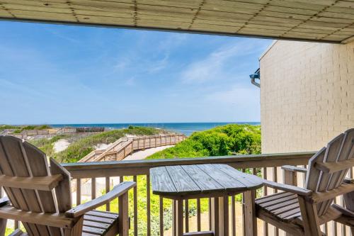 QA4 Coastal Comfort in Nags Head, United States