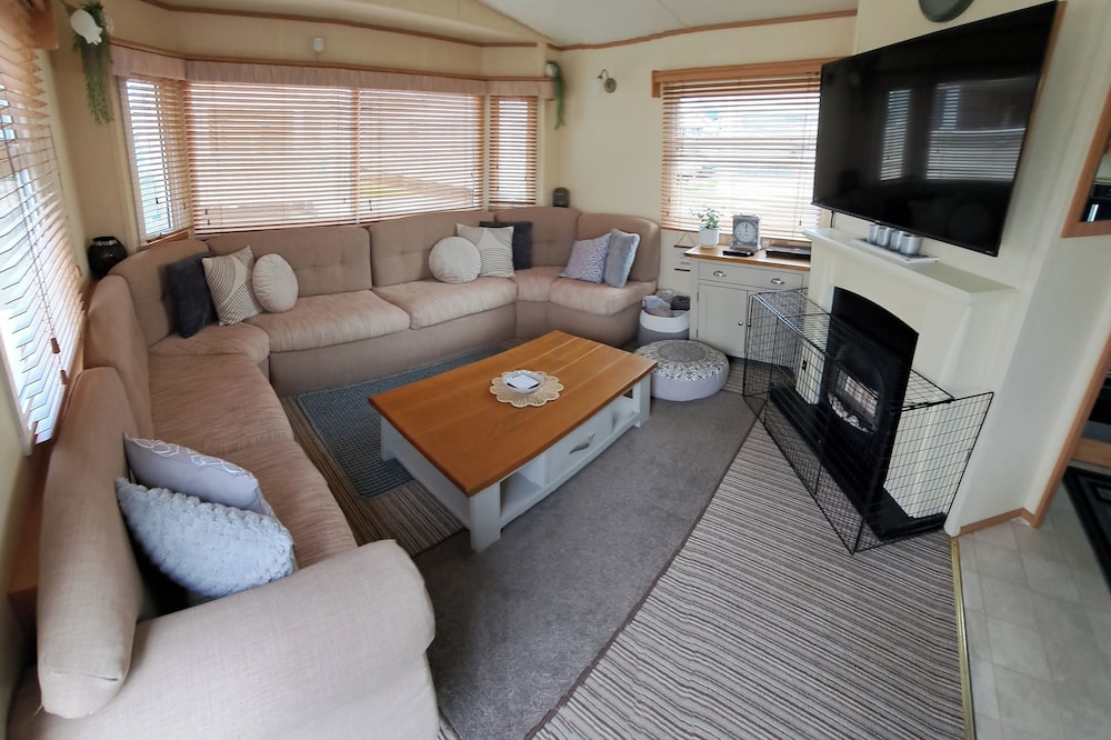 Seaside Caravan Goldensands Kinmel Bay sleep 6 in Rhyl, United Kingdom