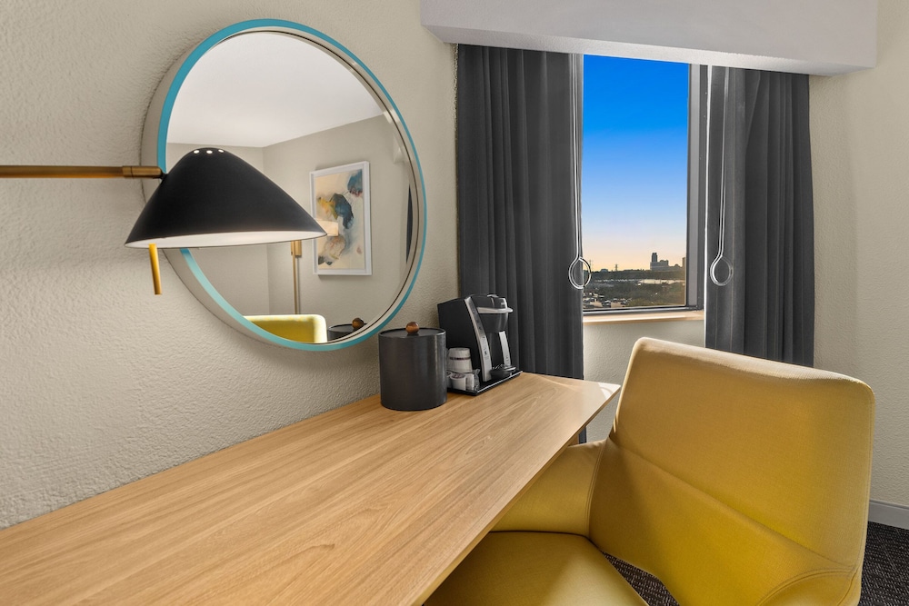 Crowne Plaza Houston Med Ctr Galleria Area by IHG - photo 14
