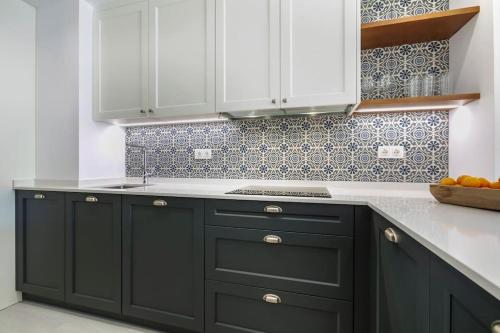 New & Beautiful Apt walk to the beach RDR251 — 4-Star Luxury Hotel in Marbella, Spain