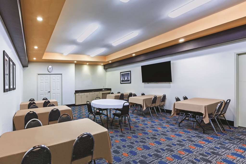 La Quinta Inn & Suites by Wyndham Granbury - photo 25