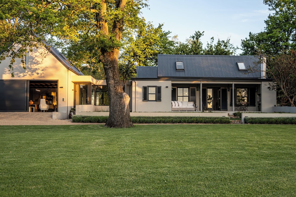 Farm Keerweer — 4-Star Luxury Hotel in Stellenbosch, South Africa